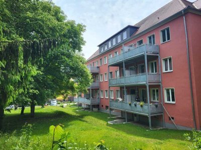 Attraktive 2-Raumwohnung mit Tageslichtbad und neuem Laminatboden
