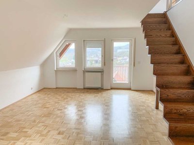 Schöne 4-Zimmer-Maisonette-Wohnung mit gehobener Innenausstattung mit Balkon und EBK in Grünsfeld