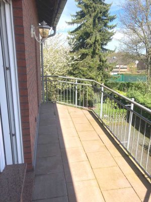 Balkonwohnung im Grünen // ruhig & zentral