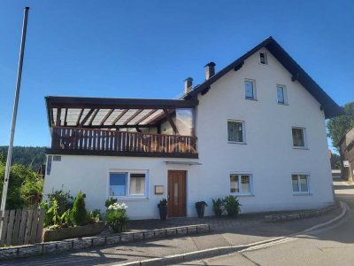 Attraktives Zweifamilienhaus zum Bezug in Trausnitz