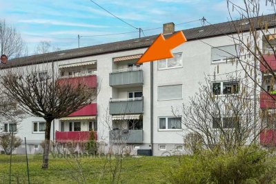 Renovierte Wohnung mit gemütlicher Sitzecke im Garten