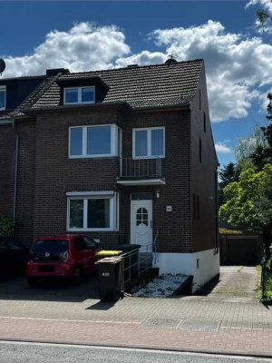 Dreifamilienhaus in Köln-Junkersdorf  mit freier 3-ZW im 1. OG und Garten - maklerfrei