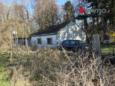 Kleines, sanierungsbedürftiges Einfamilienhaus auf schönem Grundstück