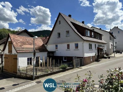Familienfreundliches Einfamilienhaus mit Einliegerwohnung und vielseitigem Platzangebot