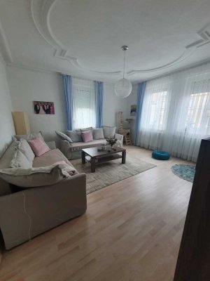 Attraktive 4-Zimmer-Wohnung mit großzügigem Schnitt in Stuttgart-Zuffenhausen