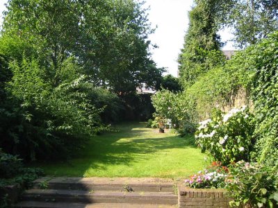 Stilvolle, helle 2,5-Zimmer-Wohnung mit Garten im beliebten Frankenberger Viertel