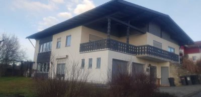 Sanierte 5,5-Zimmer-Wohnung mit Balkon und Einbauküche in Schnaitsee