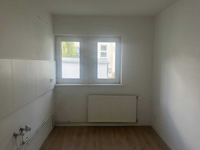 Helle 4-Zimmer-Wohnung mit Balkon