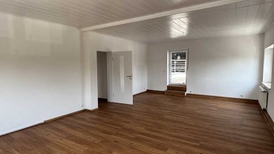 Erstbezug nach Renovierung! EBK, Garten, Dachterrasse, Garagen!