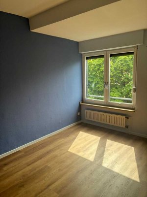 Schicke 1-Zimmer Wohnung im 3. OG mit Aufzug in der Adenauerallee