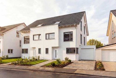 Modernes Wohnen: Doppelhaushälfte mit Garten und Garage
