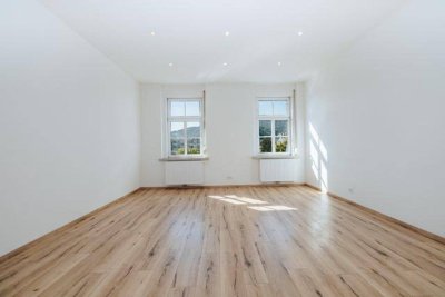 BALKON I KOMPLETT SANIERT I 3. OG MIT LIFT I BAHNHOFNAHE LAGE I HELL &amp; FREUNDLICH I MODERNES BADEZIMMER MIT EBENERDIGE DUSCHE I PROJEKT WOHNEN I