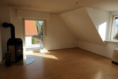 Großzügige DG-Wohnung mit Blick in den Taunus
