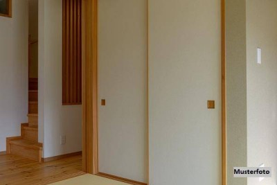 Haus mit Charakter: Ehemaliger Weinkeller mit Ausbaupotenzial &amp; Nebengebäuden