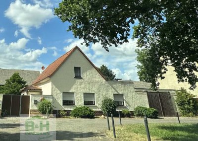 Bei Sandersdorf - Bauernhaus-Bungalow WNFL 136 qm plus DG Bodenreserve auf 1500 qm Garten, Garage