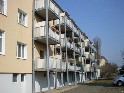 +++ Helle 2-Raumwohnung mit toller Fensterfront +++