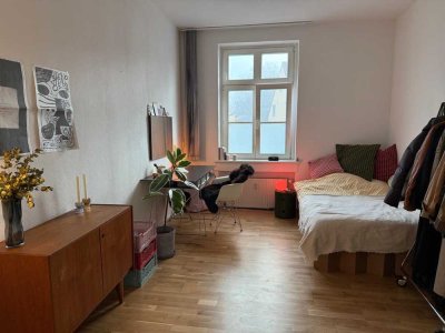1 WG-Zimmer in moderner 3er Mädels-WG nähe Germania Campus frei!
