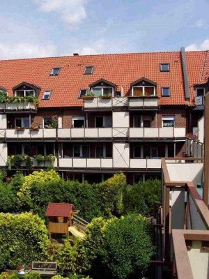 Gepflegte 2-Zimmer DG-Wohnung mit Balkon und PKW-Stellplatz in Südlage