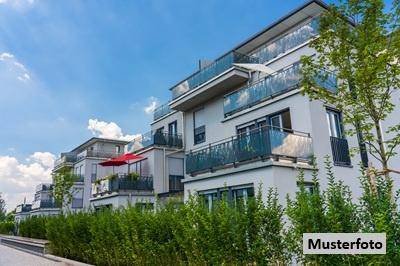 Mehrfamilienhaus mit 3 Wohnungen, Keller und Garage - solide Bausubstanz