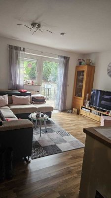 Helle 2,5-Zimmer-Souterrain-Wohnung mit schöner Terrasse in Hemhofen