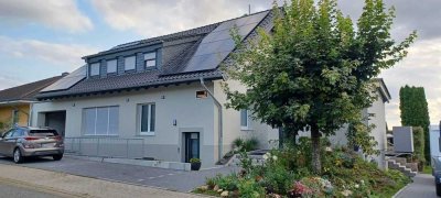 Großzügig geschnittene 2,5 Zi / optional 3,5 Zi DG-Whg mit gehobener Ausstattung Nähe Rheinböllen
