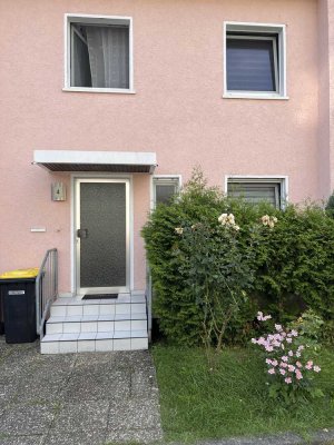Reihenmittelhaus in Bad Nauheim, Tulpenweg, nur 5 Gehminuten vom Bahnhof und Kurpark entfernt.
