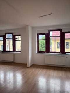 Tolle 3-Raumwohnung im DG mit Balkon und Eckbadewanne  wartet auf ihre Mieter