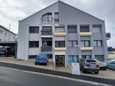 3-Zimmer Wohnung mit Balkon, Garten und Doppelt-Carport in Höchberg
