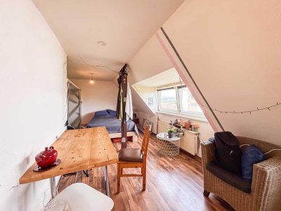 2-Zimmer-Dachgeschosswohnung in Wiesbaden mit modernisiertem Bad/WC (2025) und Dachbodennutzung
