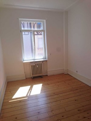 Offenburg-Ost: 4-ZKB - Altbau renoviert, neuwertiges Bad