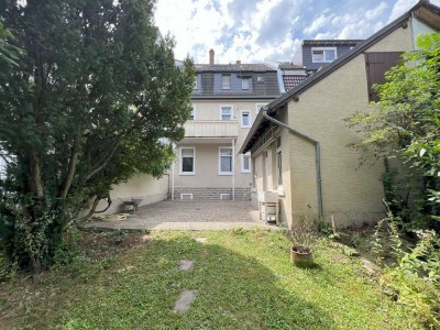 Gemütliche 4 ZKB-Wohnung mit herrlicher Gartenidylle + ausbaufähigem DG als Wohnung/Atelier in FT !