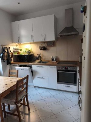 Schöne 3 Zimmer Altbauwohnung mit große Wohnküche - ideal für Studenten WG
