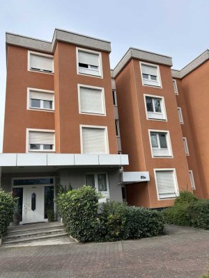 Helle und freundliche 3-Zi.-Whg. mit Balkon und Garage