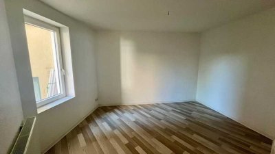 * RENOVIERTE 2 ZKB * ERDGESCHOSS Wohnung * Bahnhof Burbach wenige Gehminuten entfernt*