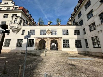 Luxuriöse loftartige 3-Zimmer-Wohnung  in Stadtpalais by Philippe-Starck mit Balkon und EBK