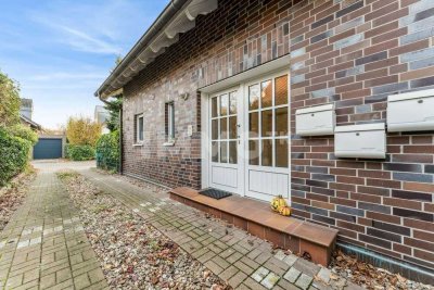 Mehrgenerationenwohnen oder Arbeiten &amp; Wohnen - Zweifamilienhaus mit Einliegerwohnung in Richrath