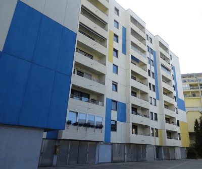Helle 3.5-Zimmer Wohnung mit Balkon und Aufzug