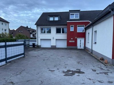 Geräumige, sanierte 5-Zimmer-Wohnung mit gehobener Innenausstattung mit EBK in Rösrath