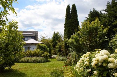 FÜR SIE PROVISIONSFREI: DHH IN SEEBURG, STADTGRENZE BERLIN - TOLLES HAUS, RIESENGARTEN UVM.