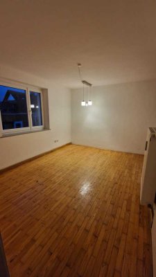 Ruhige 3-Zimmer Wohnung mit Echtholzboden und Einbauküche fußläufig von Schlössle und Floßlände