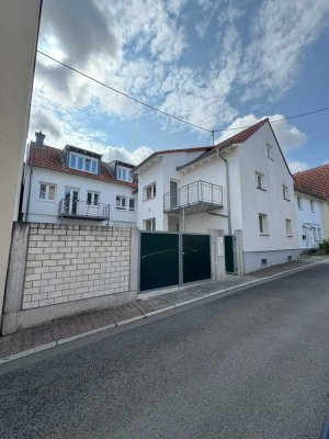 Erstbezug nach Sanierung! 2,5 Zimmerwohnung mit Einbauküche
