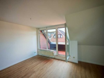 Stilvolle 2-Raum-Dachgeschosswohnung mit Einbauküche