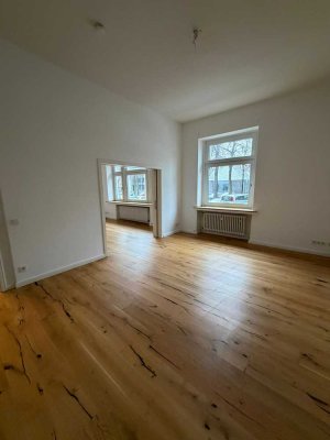 Stilvolle 4-Zimmer Wohnung mit 3,50 m Deckenhöhe & 2 Balkonen - direkt am Hofgarten / Pempelfort