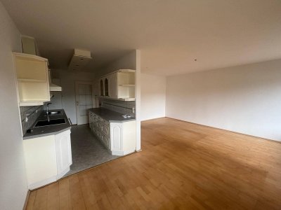 Provisionsfreie Wohnung mit großer Terrasse &amp; Tiefgarage in ruhiger Lage
