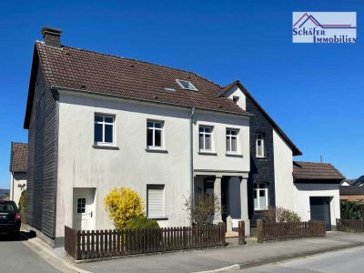 Charmantes Familiendomizil: Einfamilienhaus mit Einliegerwohnung und Gartenidylle