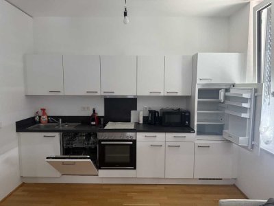 Geschmackvolle 2-Zimmer-Wohnung mit gehobener Innenausstattung mit Einbauküche in Darmstadt