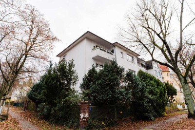 Wohnung mit Balkon und Parkplatz in ruhiger, grüner Straße nahe S-Bahn Marienfelde.