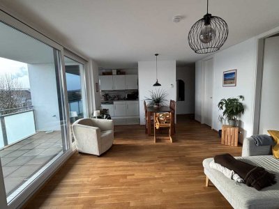 Lichtdurchflutete 3 Zimmer-Wohnung mit Einbauküche und großem Balkon