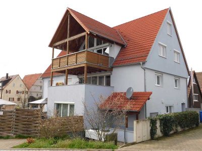 Exclusive Wohnung im OG, 120 m² Wfl., Top-Ausstattung, EBK, ca. 17 m² Südbalkon, sympath. Umgebung!