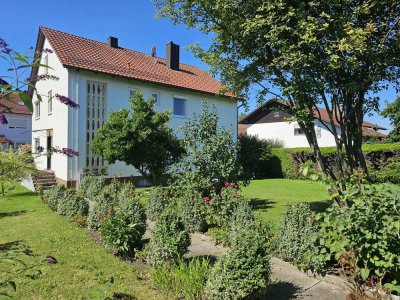 ...ein neues Zuhause oder eine sichere Kapitalanlage... Wohnhaus mit 2 Wohnungen und schönem Garten!